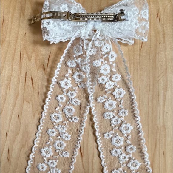 Elegant White Embroidered Lace Hair Bow clip . Handmade and NWOT - Picture 10 of 10
